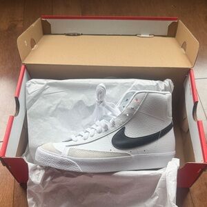 Nike Blazer Mid ‘77 White High-Top Sneakers with Black Swoosh 5.5Y women 6.5US